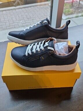 Strive Size 8.5 Women’s Navy Leather Oethopedic Zip Accent Sneakers NEW